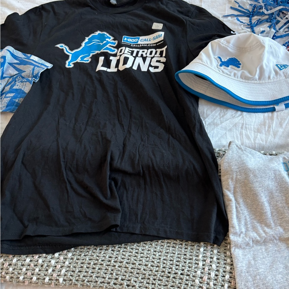 Detroit Lions T-Shirt and Hat Set